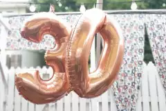 Luftballons in Form der Zahl 30