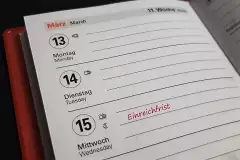 Kalenderblatt mit Eintrag "Einreichfrist"