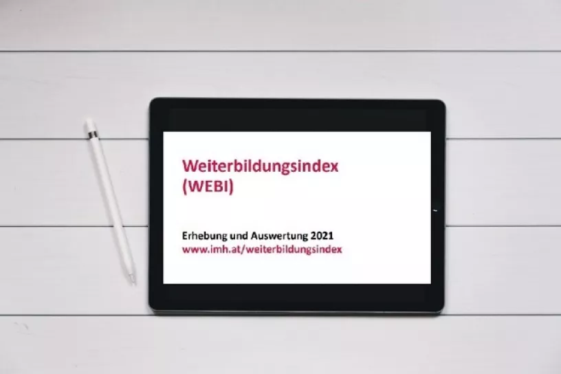 Dokument des Weiterbildungsindex auf einem Tablet 