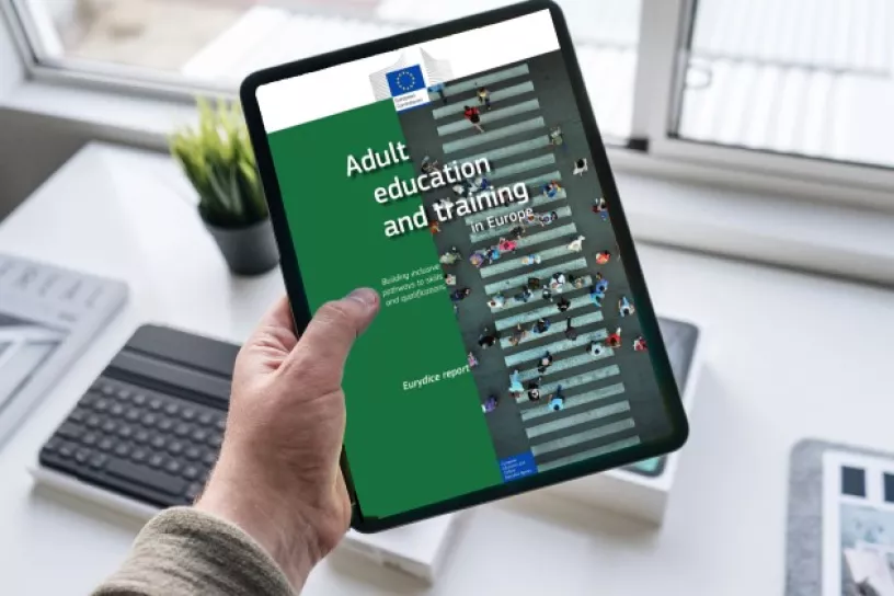 Tablet, darauf angezeigt das Cover der EU-Publikation