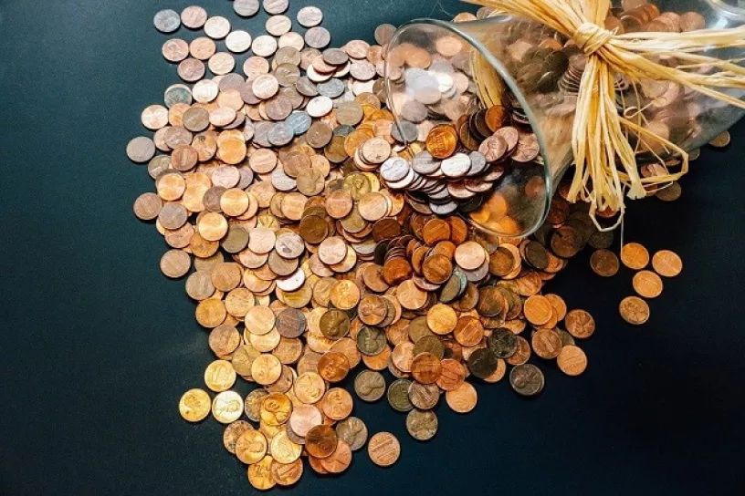 Topf schüttet Geld aus