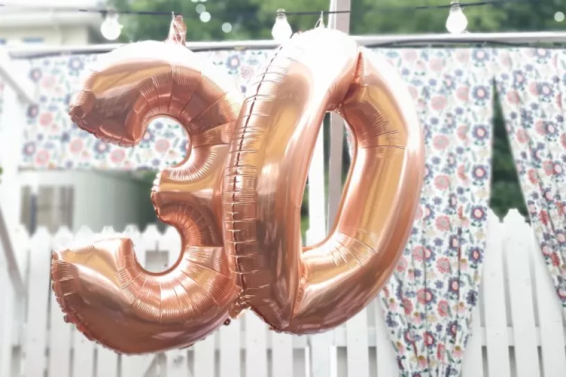 Luftballons in Form der Zahl 30