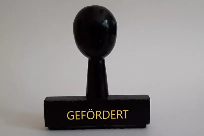 Stempel mit Schriftzug "Gefördert"