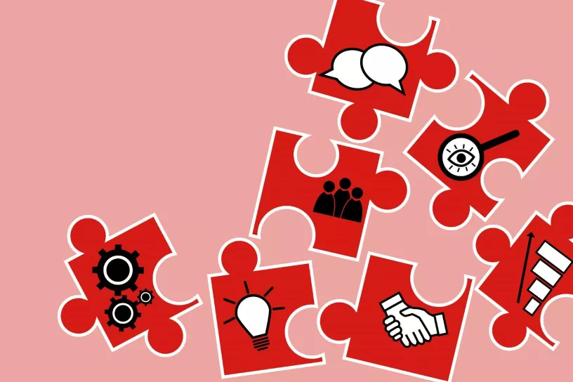 Puzzle-Teile, darauf unterschiedliche Symbole: Zahnräder, Glühbirne, Personen, Händeschütteln, Sprechblasen, Lupe, Diagramm